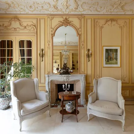 Royal By The Trocadero Apartmán *
