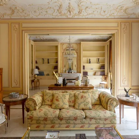 Royal By The Trocadero *