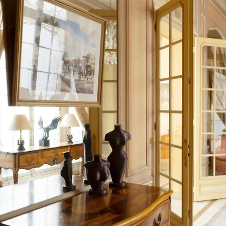 Royal By The Trocadero *